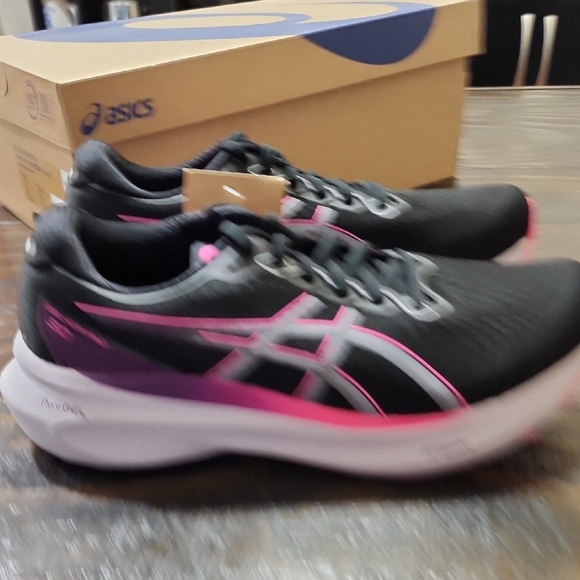 ASICS Women's Black and Pink Running Shoes - Picture 4 of 5